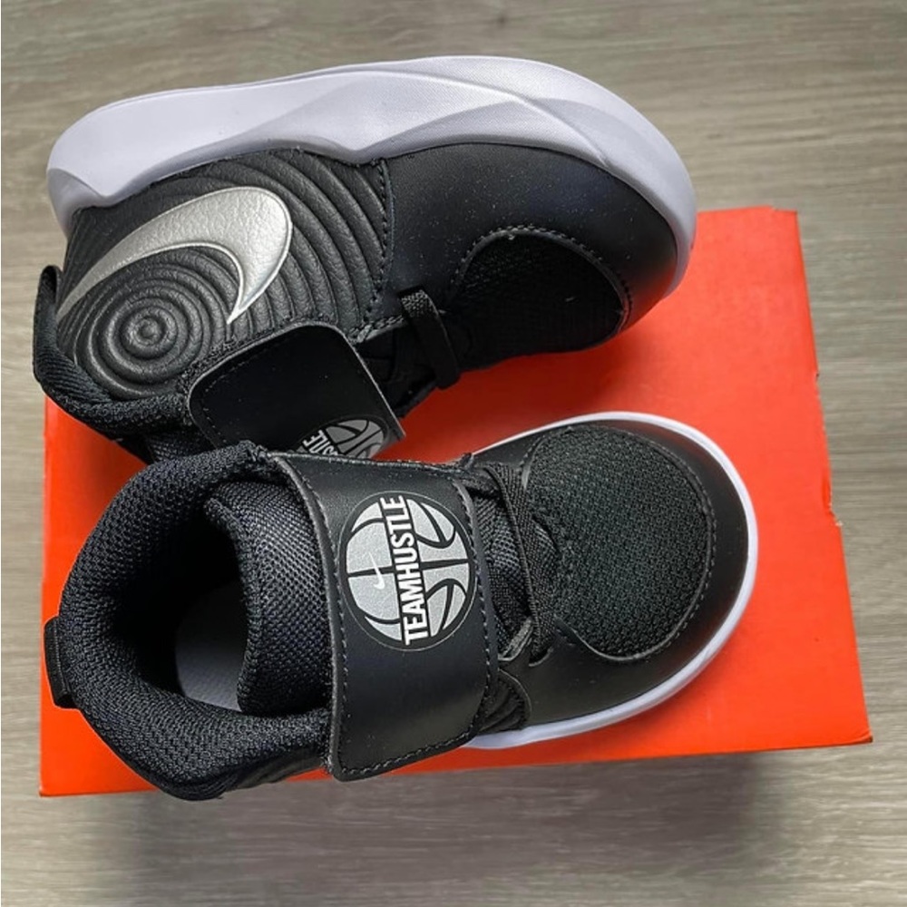 Team Hustle Baby Basketball Shoes
